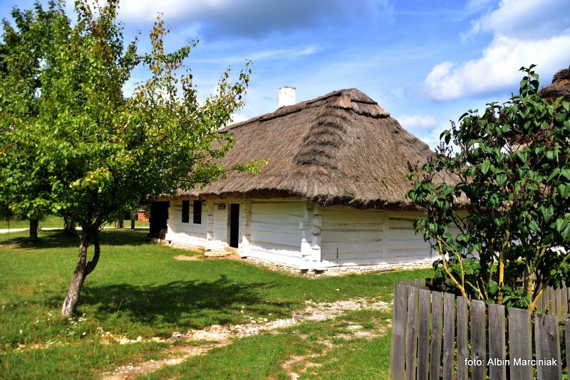 KP_Srodziemie's tweet photo. Muzeum Wsi Kieleckiej - Park Etnograficzny w Tokarni  
https://t.co/ek1GGJcmxq 
#Europapark #Europa #visitWorld #BestWorld #TopWorld #fotografia #VisitEurope #Foto #photography #photo #PHOTOS #landscapephotography  #Szymbark #skansen #heritage #Muzeum #visitPoland  #Kielce https://t.co/4ggoYt8fMC