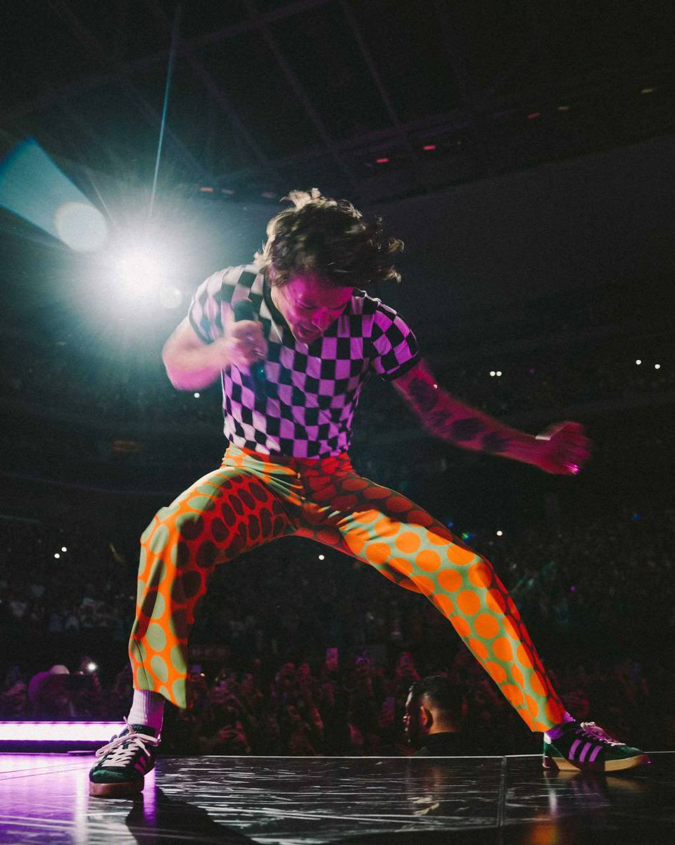 ㅤㅤㅤ
            𝓘𝐍𝐒𝐓𝐀𝐆𝐑𝐀𝐌  𝓟𝐎𝐒𝐓.
            ────﹫𝓱𝖺𝗋𝗋𝗒 𝓼𝗍𝗒𝗅𝖾𝗌✓

        〝𝖫𝗈𝗏𝖾 𝖮𝗇 𝖳𝗈𝗎𝗋. 𝖠𝗎𝗌𝗍𝗂𝗇 𝖨𝖨.
                      𝖲𝖾𝗉𝗍𝖾𝗆𝖻𝖾𝗋, 𝟤𝟢𝟤𝟤.〞