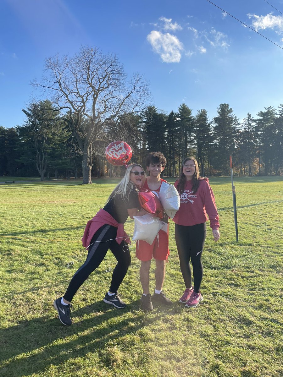 TierneyPPB's tweet photo. Senior night at cross country! #GoGulls #WeRBeach #RunPPB https://t.co/XdlfvG53Yi