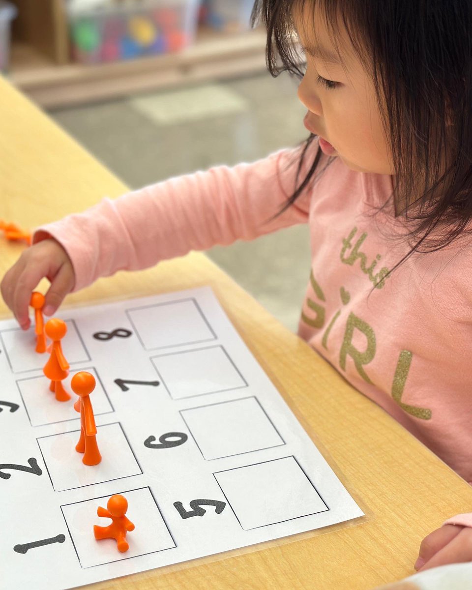 Our 3K students are learning about their families! Here some of Whitestone’s Brave Bunnies are practicing their counting skills by counting their family members. #district25prekcenters #3k #counting #district25 #earlychildhoodeducation