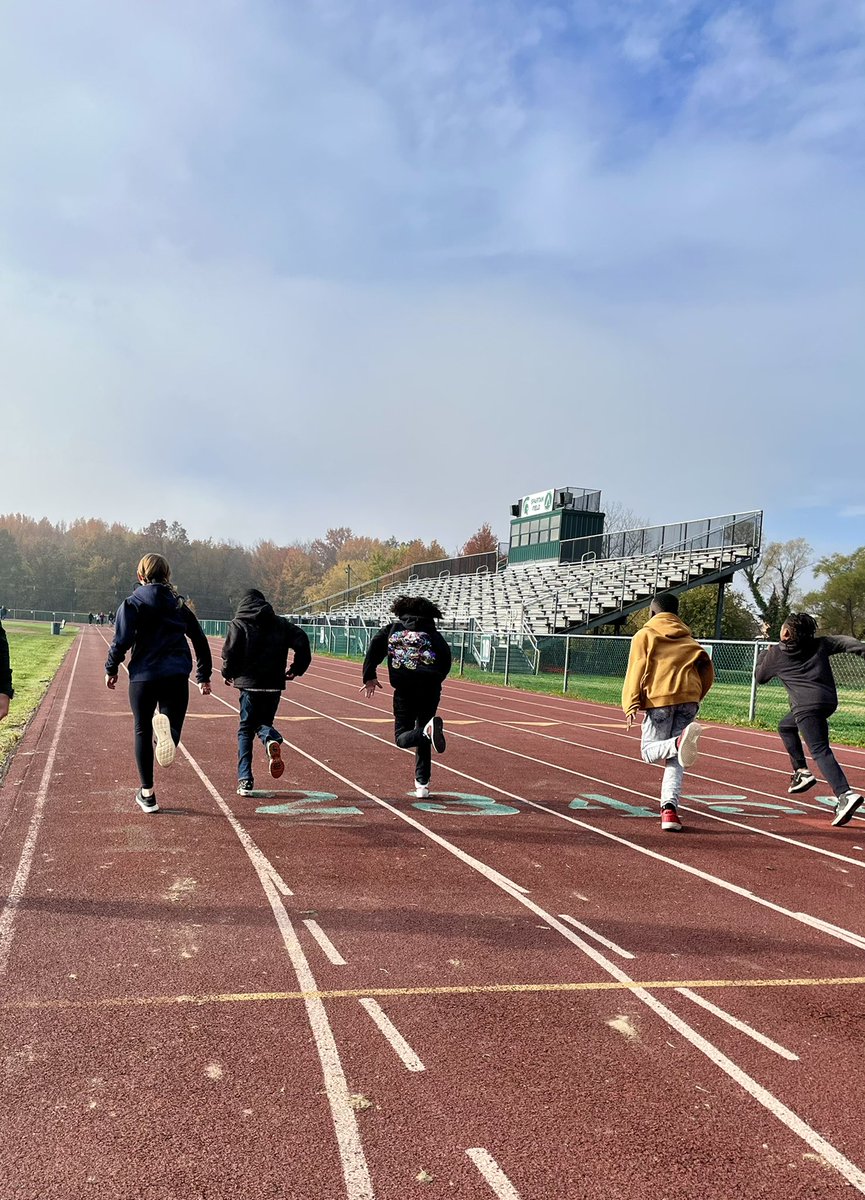We started our track unit here at <a href="/HPEreynolds/">HTSD Reynolds HPE</a>! First up, the 100m dash🏃🏻‍♂️ <a href="/HTSD_Reynolds/">Reynolds Middle School</a> <a href="/HTSDSuperBatlle/">Alejandro Batlle</a>