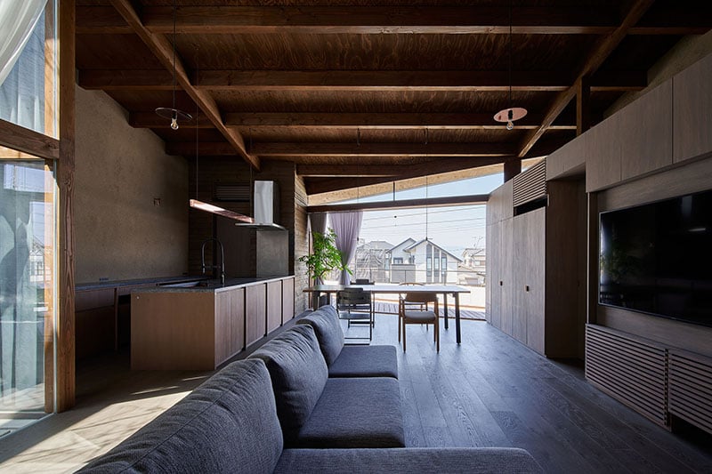 designboom's tweet image. rustic japanese ‘openness house’ shifts perimeters to create an open yet intimate enclosure designboom.com/architecture/r…