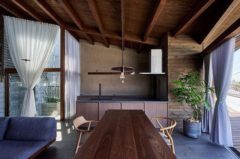 designboom's tweet image. rustic japanese ‘openness house’ shifts perimeters to create an open yet intimate enclosure designboom.com/architecture/r…