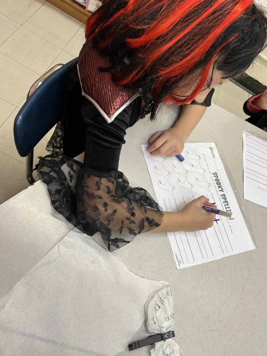 cretiao's tweet photo. Alpha-bats and Spooky Spelling were fun ways to practice our alphabetical order and blending on Halloween #halloweenreadingfun @WCSDEmpowers @GayheadWCSD @GrizzliesGH @GayheadPTA https://t.co/OfqGztlpMy