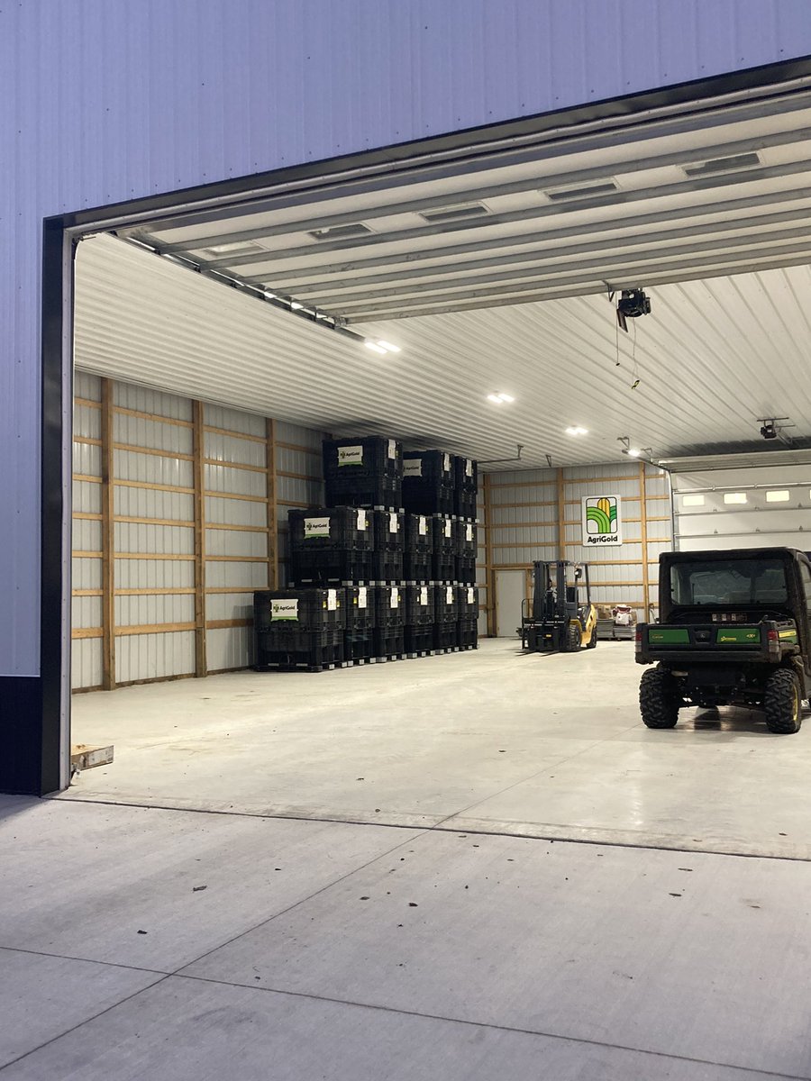 Bahler40's tweet photo. First delivery of the year!
@AgriGold #Plant2023 https://t.co/c9bDtthbUq