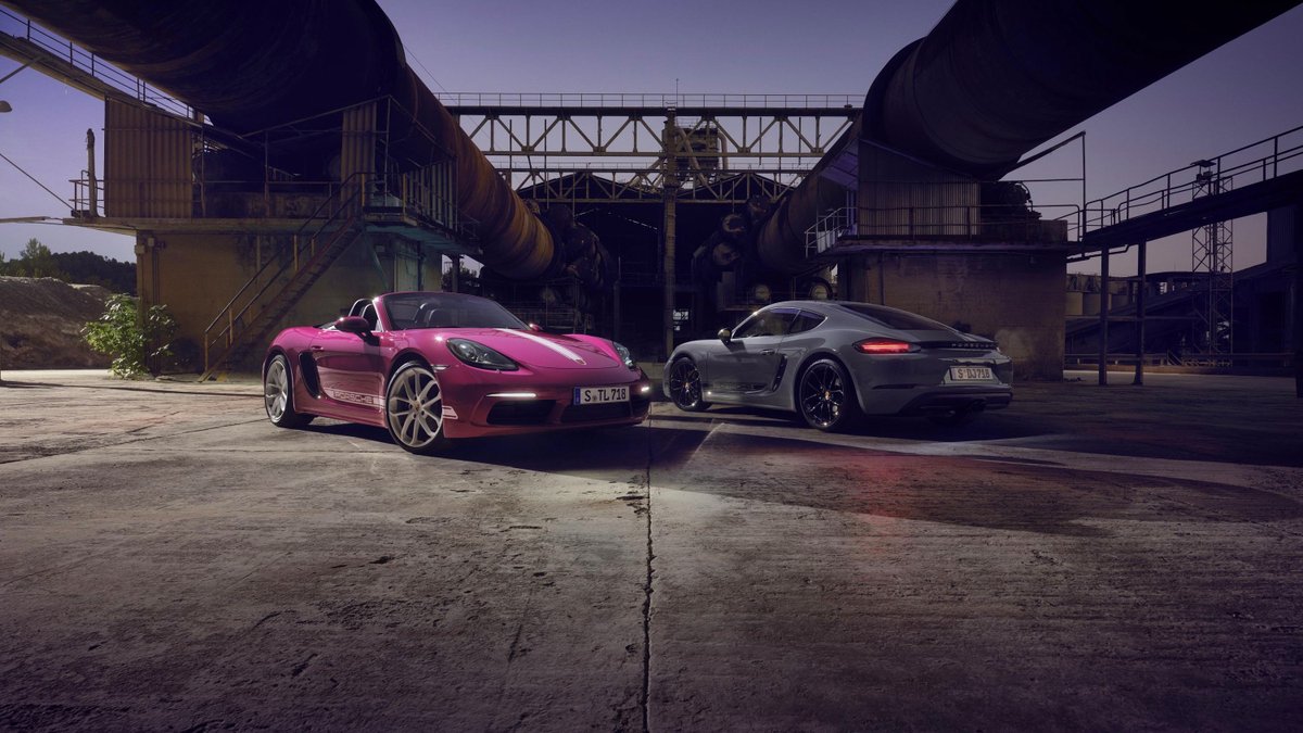 PorscheNewsroom's tweet photo. Fresh colours and harmonious contrast packages characterise the new #Porsche 718 Boxster Style Edition and 718 Cayman Style Edition sports cars. The details: https://t.co/zlX4990aw8 #718StyleEdition https://t.co/lwzxLFrt6o