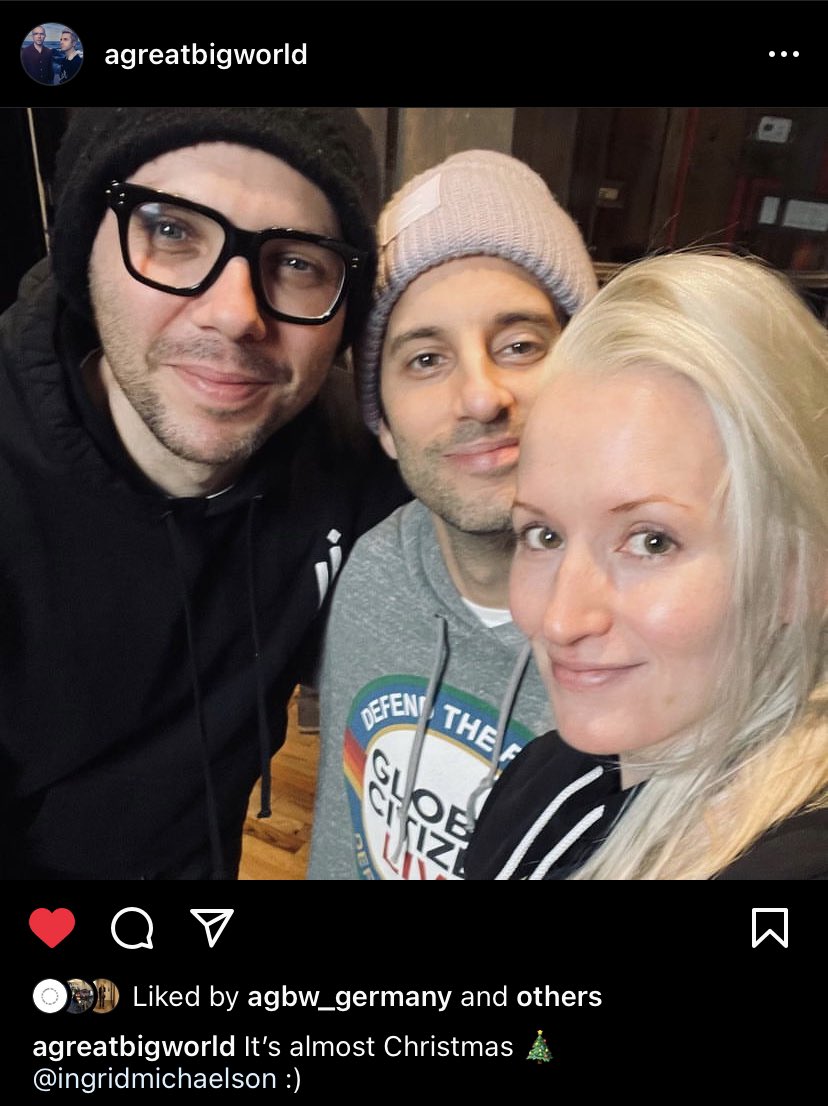 AGBWonTour's tweet image. The way AGBW was so sneaky with this caption👀🎄🎅🏼❄️🎄 #ItsAlmostChristmas