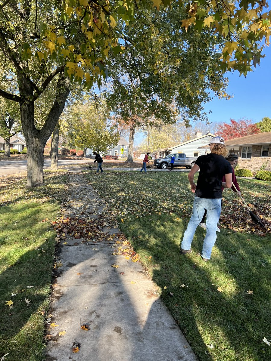 TraceADean's tweet photo. Community Service Night for DeKalb FFA. The kids started their evening raking leaves for random houses around town. Then we finished at the fair grounds helping clean up and tear down horse stalls for the winter. So many helping hands tonight!! https://t.co/eYSsV6wDOi