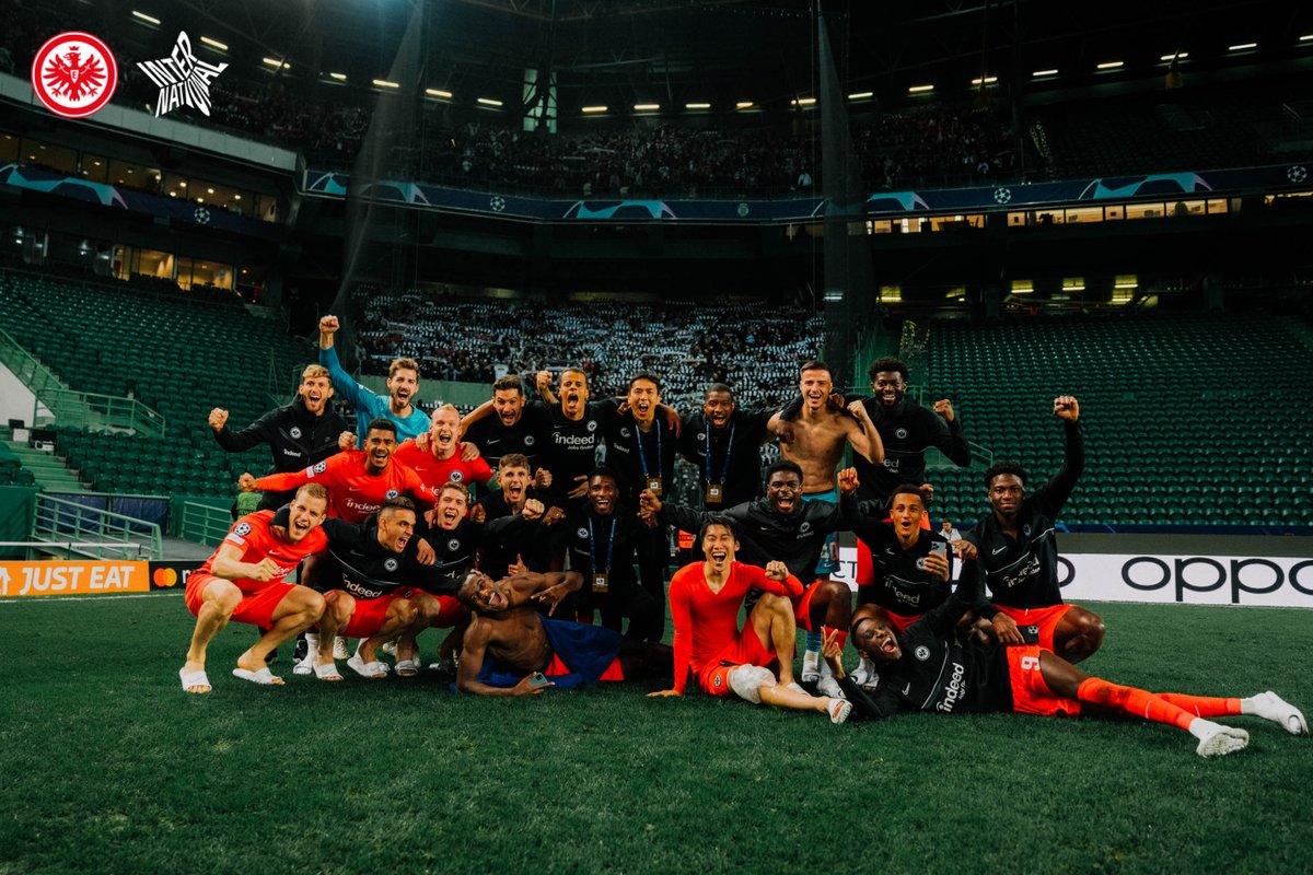 Noch wach? Dann hier unser Familienfoto zum Abschluss dieses legendären Abends 😍🫶 #UCL | #SCPSGE | #SGEuropa