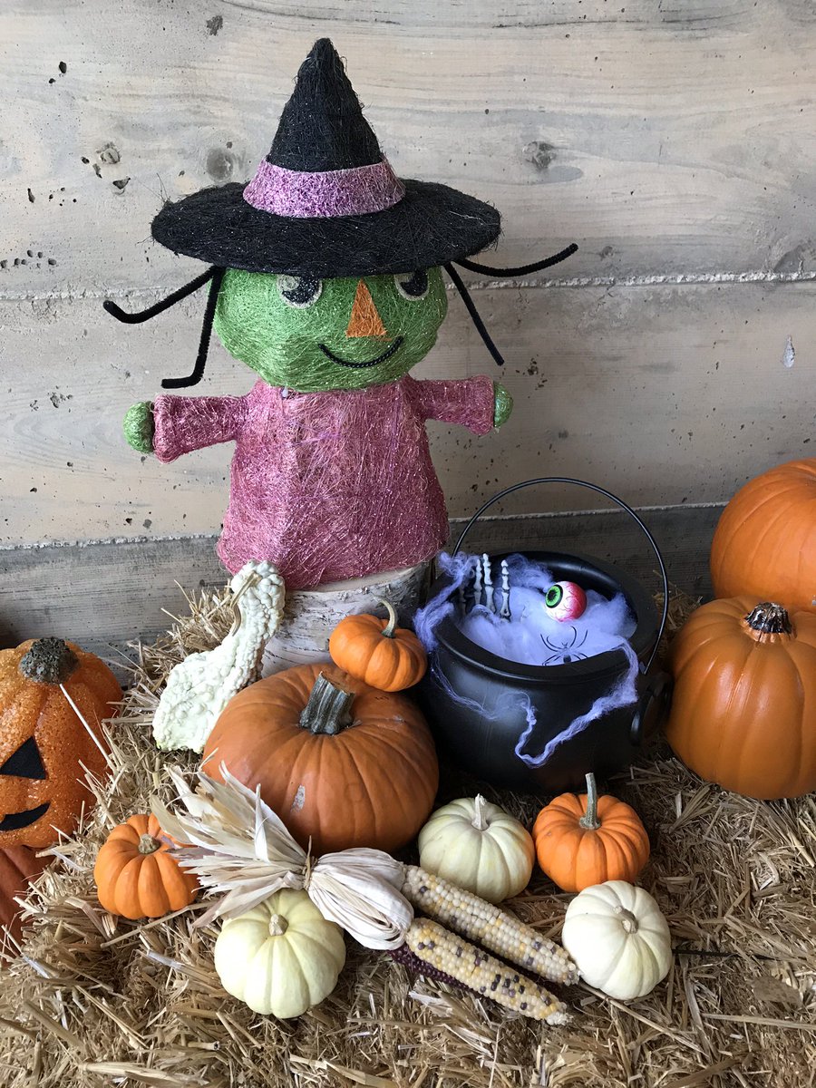 Goodbye October! Time to start my November crafts 🍁