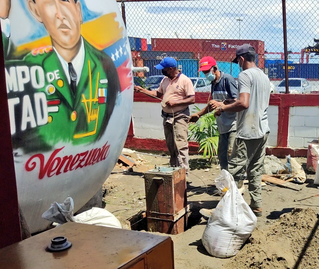🚧👷🏼‍♂️ En la entrada del Patio 4 del <a href="/P_PuertoCabello/">Puerto de Puerto Cabello</a> se dió inicio a trabajos de albañilería para la construcción de un plaza y astas de banderas ¡Seguimos avanzando! 🤝🏻🇻🇪 #01Nov #EsNuestraAmérica