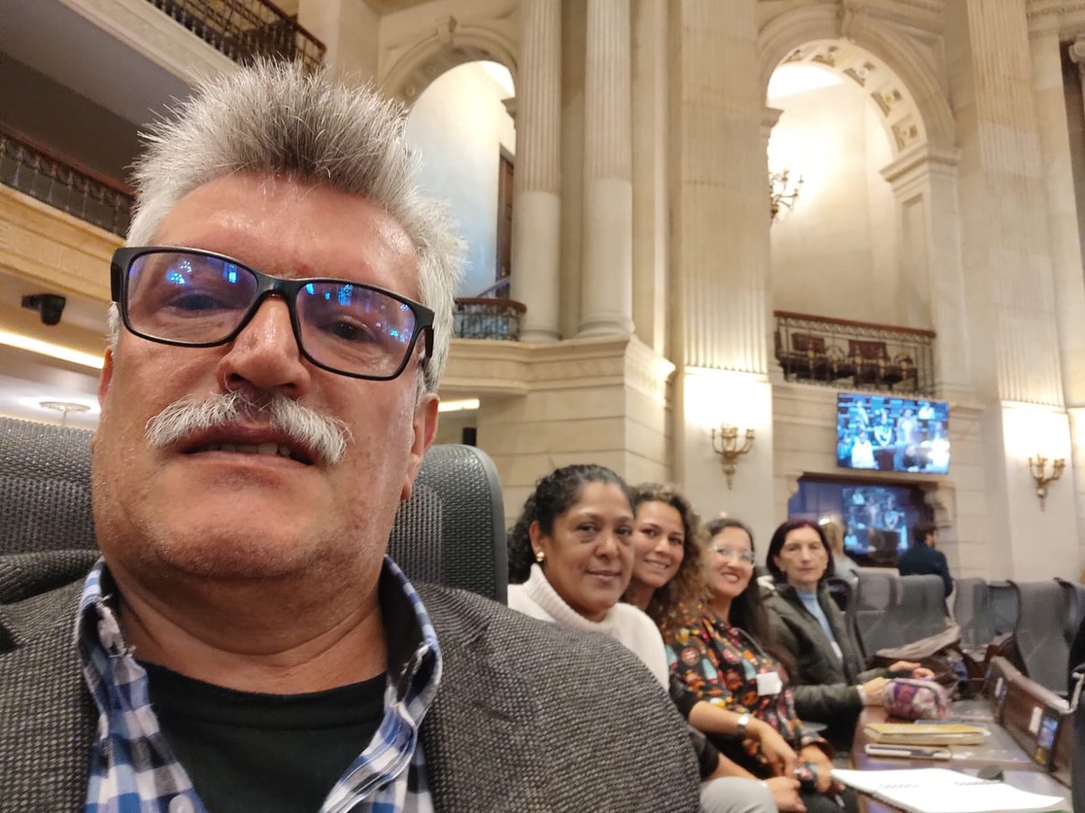 sintrabienesta3's tweet photo. A esta hora SINTRABIENESTAR hace presencia en la instalación de la Comisión Accidental de la Infancia y la Adolescencia en el Congreso de La República https://t.co/vpWsYP4rRC