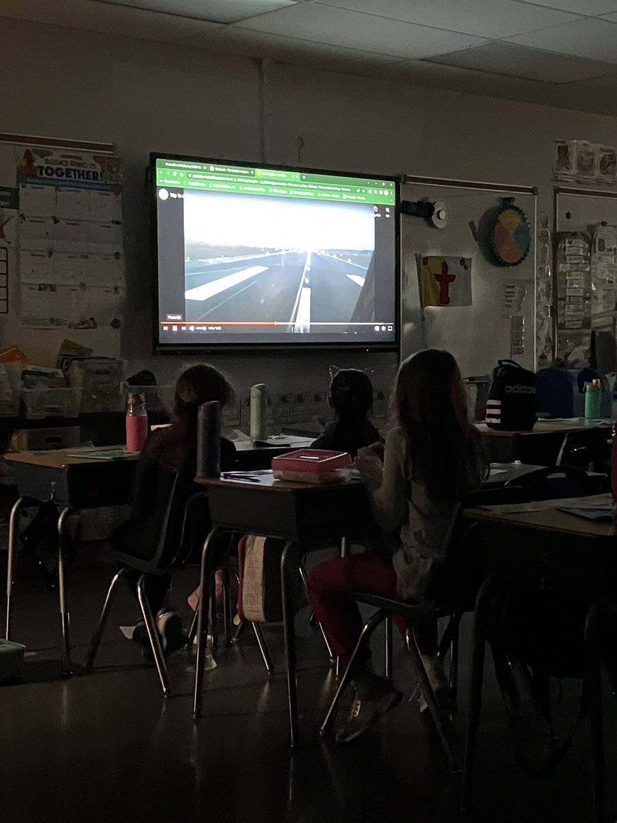 annaleeskinner's tweet image. It looked like a really fun trip in grade 2 @ChristianFMPSD with Ms. Jackman as they flew to Iqaluit to learn more about it. #notrees #brightbuildings #snow