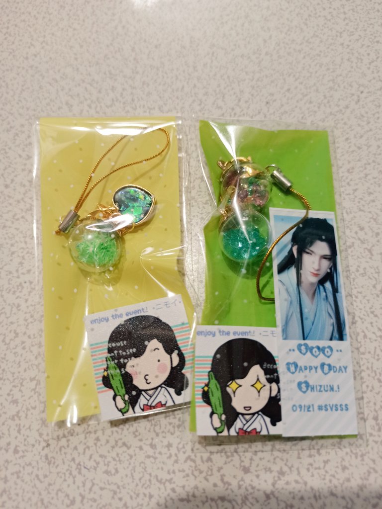 tiny_nyaomi's tweet photo. Freebies for Shizun's Birthday!! 
Andame nila, kapagod gawin ung charms.. but it looks good(somehow) hahahaha.. 

Benta ko na lang kaya to! Chos!
Total of 60 charms to give... Lets spread the happinesssss..❤️

For CucumberBro 🥒😁 https://t.co/qE1WQdbgdB
