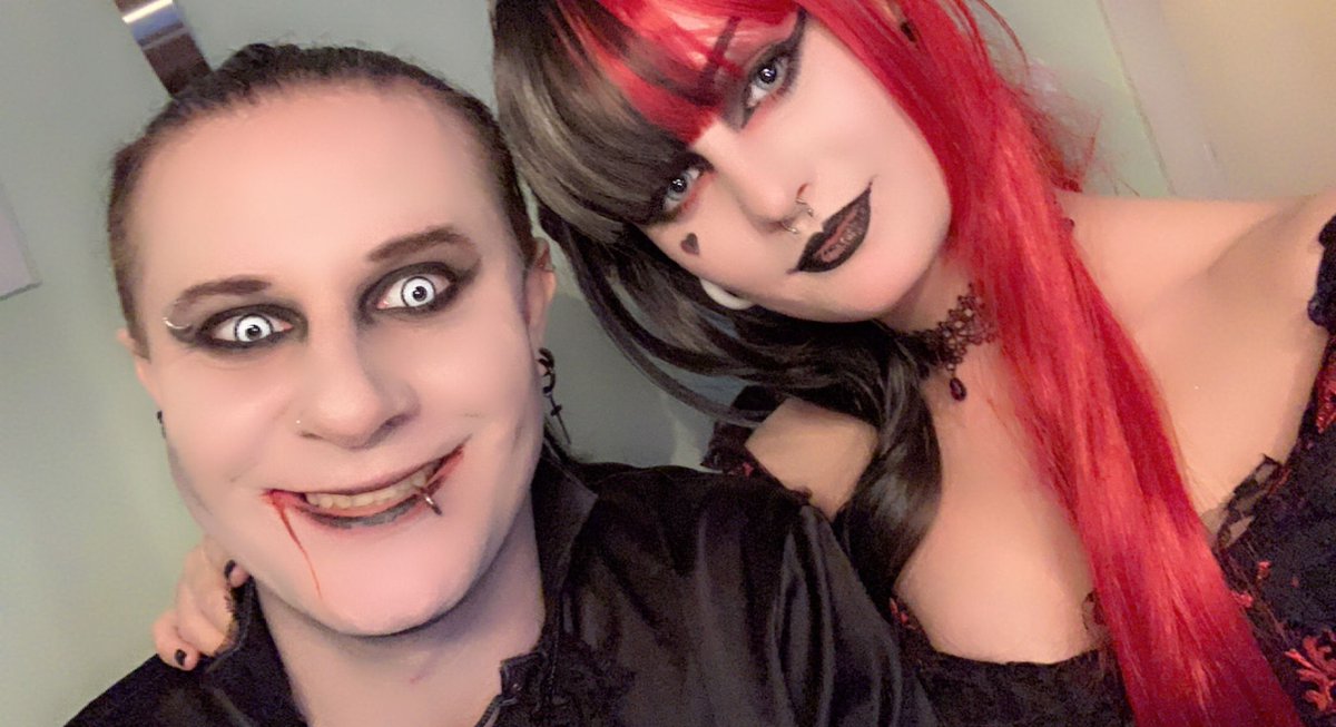 YourGothGirl_'s tweet photo. Yeah ich war gestern partyyyy machen. Gestern bin ich nicht mal aufgefallen 🤣

Wenn du mich vermisst hast ich bin morgen online 😎 https://t.co/jOXIHWh9v1
