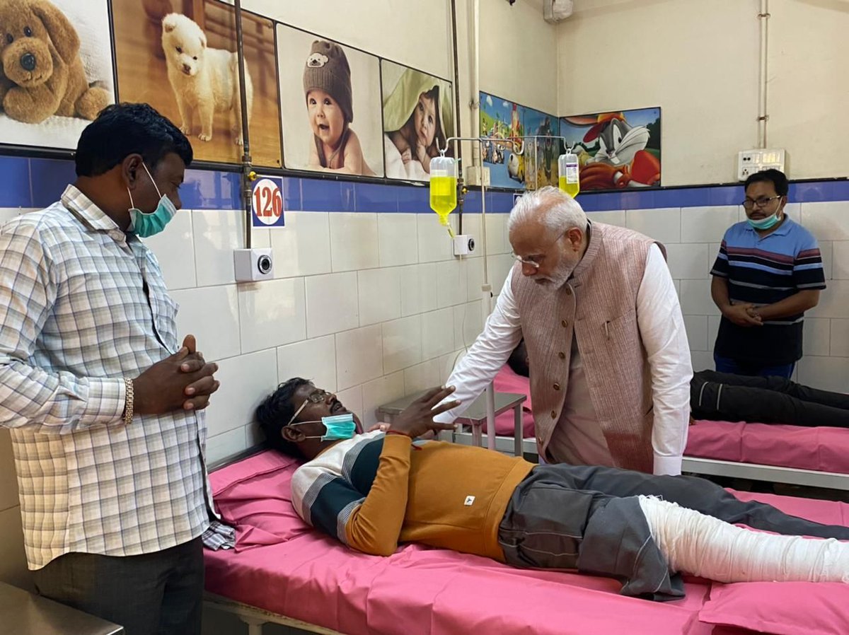 YagneshDaveBJP's tweet photo. 'પરિવારના મોભીની જેમ પડખે રહેતા આપણા જનપ્રિય પ્રધાનમંત્રીશ્રી'

આદરણીય પ્રધાનમંત્રી શ્રી @narendramodi જી એ મોરબી પુલ દુર્ઘટનામાં ઇજાગ્રસ્તોના ખબરઅંતર પૂછ્યા. https://t.co/HBhHBouwZ4