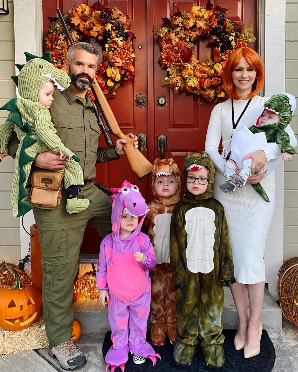 Rebecca_Strom's tweet photo. Dino-Mite!! 🦖💥🦕 Having a Roaring good time!! 🦖💥🦕 #Halloween2022 #JurassicWorld #5Kids5andUnder #Halloween 🎃 https://t.co/T8oIWomgni