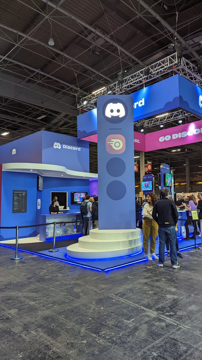 JournalDuGeek's tweet photo. Discord est présent cet année avec un stand aussi interactif qu'adorable. Jeux entre amis, concours et même rencontre avec Wumpus la mascotte, c'est une expérience à ne pas manquer 😍 ! #PGW2022 #ParisGamesWeek @discord_fr https://t.co/70RcltOaQN