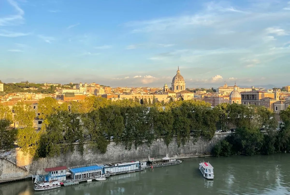 TravelEsquire's tweet photo. 6 Luxurious Hotels Worth The Splurge In Rome https://t.co/p85H4pjfvF  by @ULemminWoolfrey #Rome #ITALY #LuxuryTravel #LuxuryHotels https://t.co/5CzSb8S4KP