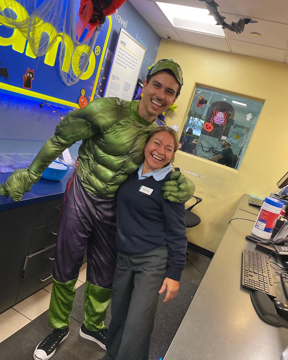 RobertWayneIIRJ's tweet photo. My work let me dress up as Hulk!🎃#enterprise #halloween https://t.co/KzgGcIvbXs