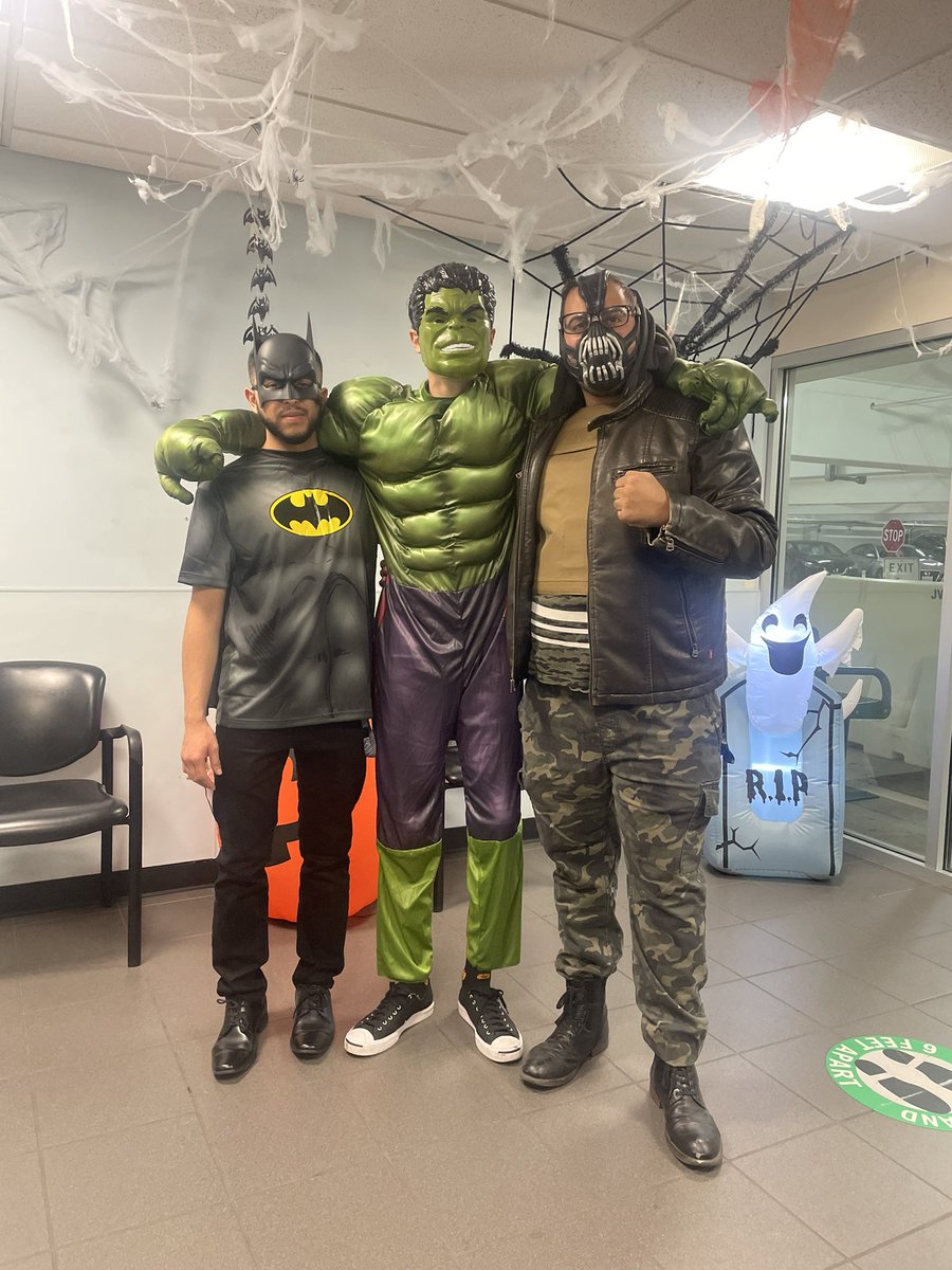 RobertWayneIIRJ's tweet photo. My work let me dress up as Hulk!🎃#enterprise #halloween https://t.co/KzgGcIvbXs