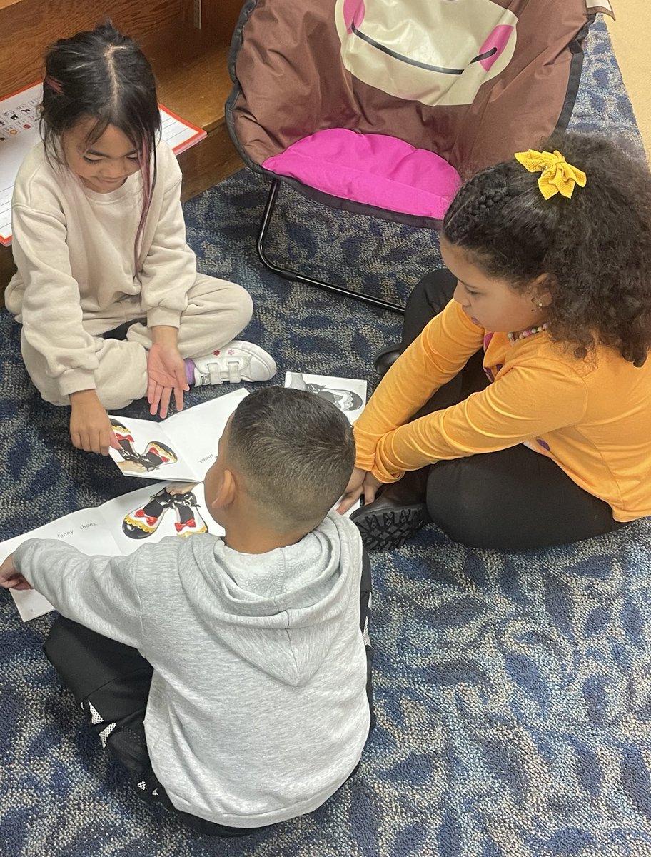 MrsGibbs210's tweet photo. #partnerreading #fluency #picturewalk #usewhatweknow @25Lafayette @LCalabrese1 https://t.co/cqVPyMqSl0