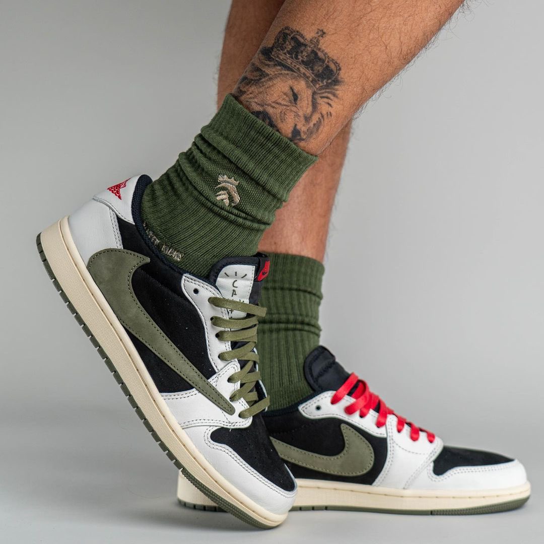 ShoeFiendLA's tweet photo. Travis Scott x Air Jordan 1 Low OG “Olive” 
Release Date: March 25, 2023
Follow 👉🏻 @shoefiendla ✨🙌🏼👟💯🔌 #shoefiendla #nike #nikedunk #travisscott #cactusjack 

https://t.co/G0lBFDXldw https://t.co/ChSRxfPAOJ