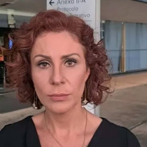 choquei's tweet photo. 🚨AGORA: A deputada bolsonarista, Carla Zambelli, também teve a conta excluída do Twitter. https://t.co/14edjucvqP
