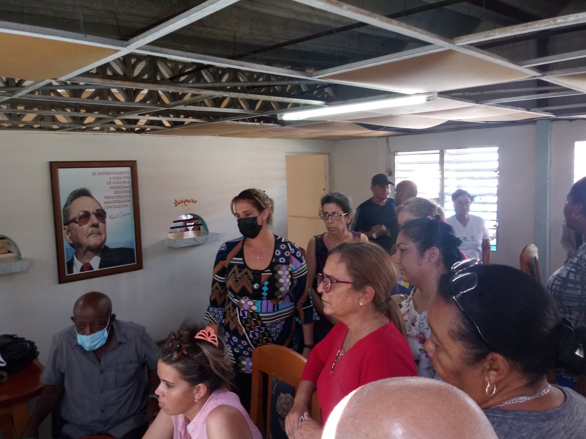 Hoy visitamos con la ministra <a href="/BetsyDazVelzqu2/">Betsy Díaz Velázquez</a>  las oficinas d trámites 10 d Octubre y Hnos Cruz en el mcpio #Pinar.Apreciamos organización, conocimiento y disposición en tramitar las soluciones a la población afectada.
#ParaCubaTrabajamos