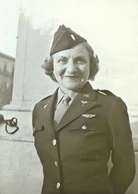 Aleda Lutz was the 1st American woman to die in combat during #WW2 & 1st #ArmyNurse to receive #DistinguishedFlyingCross posthumously. She is fact the 2nd highest-decorated woman in US military history & died #OnThisDay in 1944. 
#womenatwar #womenshistory #ANC #DFC #purpleheart