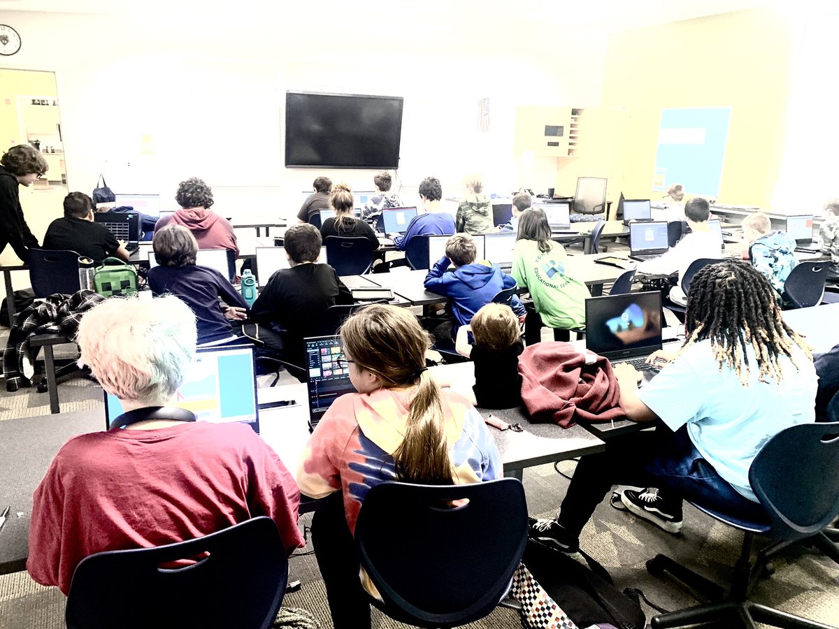 CoderDojoRanger's tweet image. 24 students at coder dojo today!