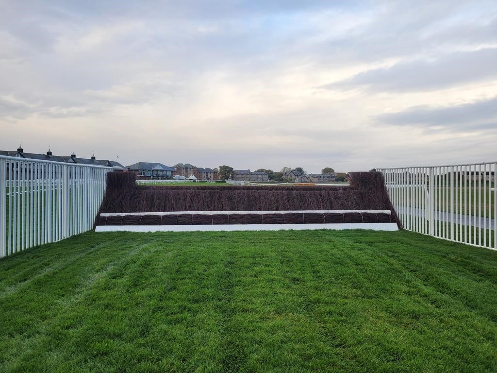 A view we'll never get tired of. Are you joining us at the Start of the Jumps meeting tomorrow? Featuring The Prince Philip Challenge Trophy 🏆 🎟️ Book now & SAVE £5pp 👉 bit.ly/3rJDkYf
