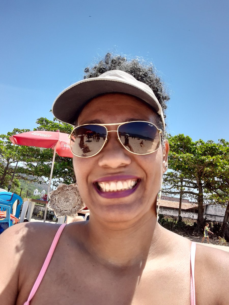 negrarakel's tweet photo. Não vende na farmácia,  mas cura seus dias!! https://t.co/rwf9LEUNDp
