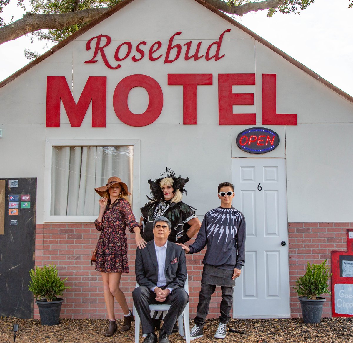 abugandabee's tweet image. All it takes is an 18-foot Rosebud Motel facade...and four iconic characters. Thanks @danjlevy for this show. We loved this journey for us. #schittscreek