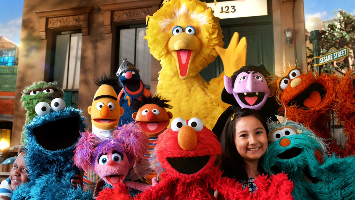 elmo's tweet photo. Elmo wants to remind all of Elmo's friends that Elmo loves you! ❤️ https://t.co/4wPXcyRlBJ
