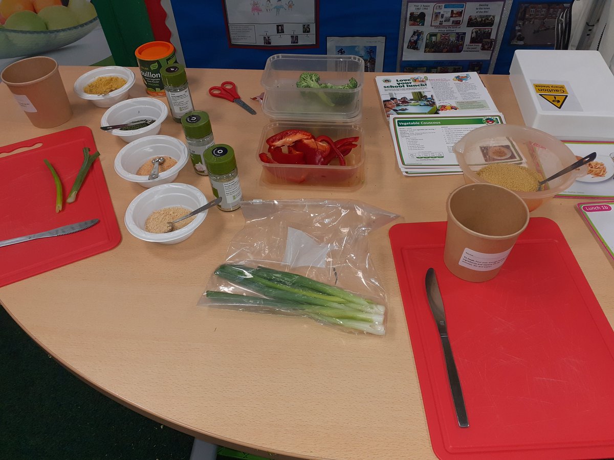 PhunkyEStaffs's tweet photo. Parents evening @VictoriaCommun1 engaging with parents around #healthylunches as their children made cous cous pots. "I love cooking" said one boy as he left! #couscous #familycooking @PhunkyFoods https://t.co/6pYcUrfv5T