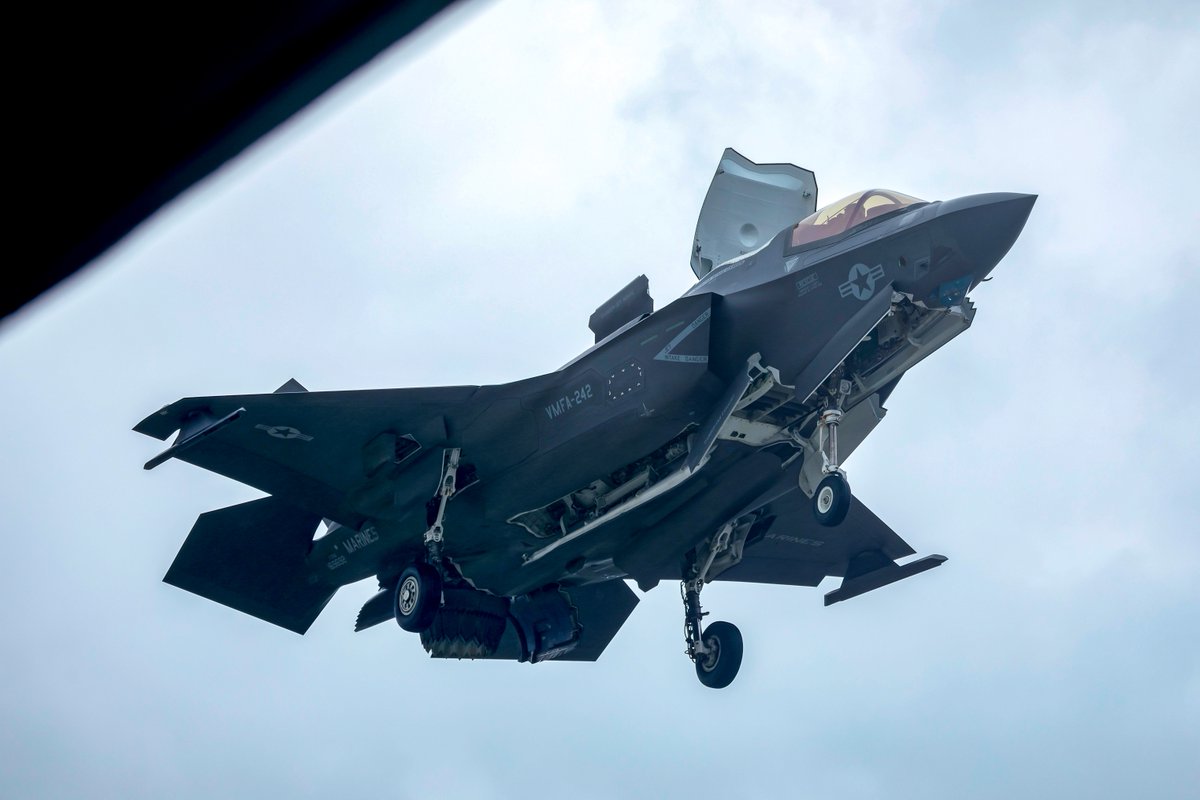 Air. Power. 💪

A <a href="/USMC/">U.S. Marines</a> F-35B Lightning⚡ II aircraft with Marine Fighter Attack Squadron (VMFA) 242 conducts a vertical landing at Ie Shima, Japan 🇯🇵.