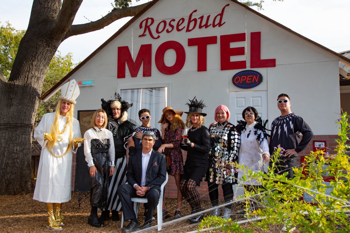 abugandabee's tweet image. You can have too many Moiras. Mmmmm, can you, though? Thanks @danjlevy for these amazing characters, this incredible show. #schittscreek