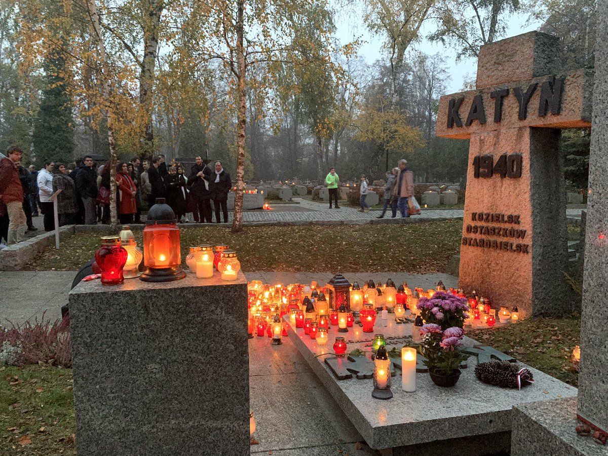 The All Saints’ Day (Nov 1) in 🇵🇱 is traditionally dedicated to the memory of those who are no longer with us. Our students had a unique chance today to watch thousands of people visiting the historical cemeteries of Warsaw, and to witness memory being cultivated and transmitted.