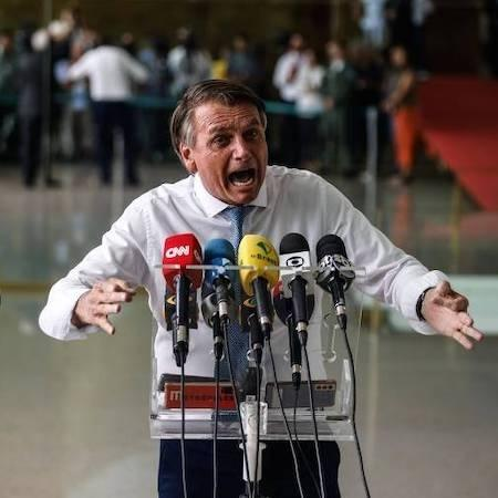 yuriolisfc's tweet photo. Jair Messias Bolsonaro é o presidente da República mais FROUXO da história do Brasil

O maluco demora quase 48 horas pra aparecer e quando aparece fica menos de 3 minutos em público e não parabeniza o seu adversário

Que líder de merda é JAIR FROUXONARO
#BolsonaroCovarde https://t.co/Y4KaItuOh8