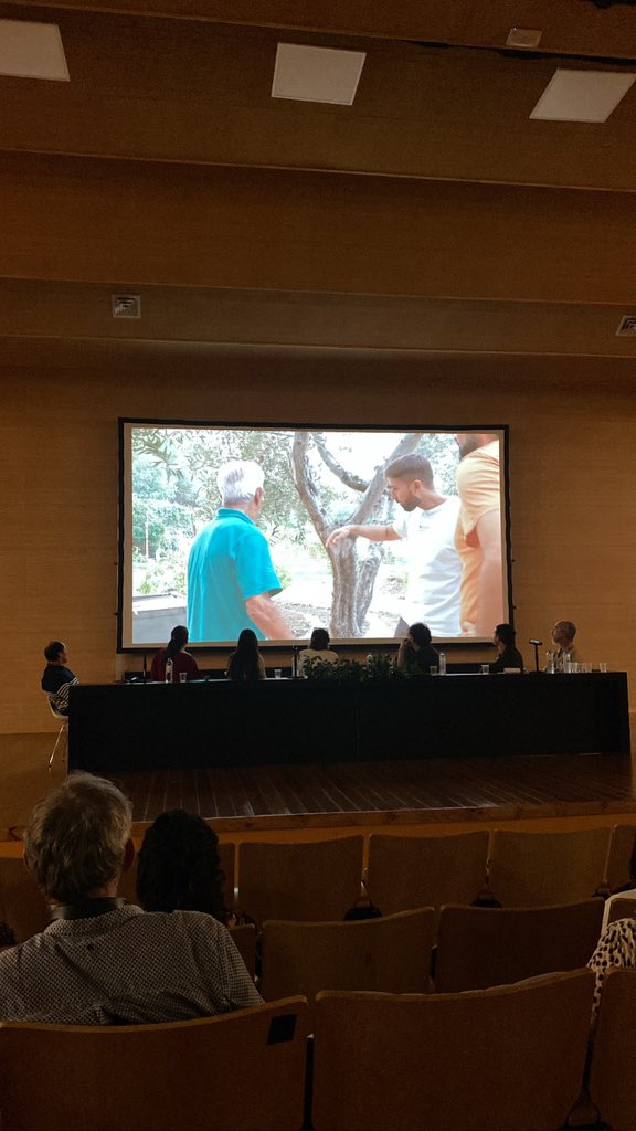 HortsConexusBCN's tweet photo. Compartimos conocimientos con compañeros de Torino, Bogotá, Buenos Aires, São Paulo, Lisboa y Santiago de Chile acerca de las Soluciones Basada en la Naturaleza con el objetivo de mejorar la calidad de vida de los ciudadanos #urbannatureconnectus https://t.co/vuAu7lb8G2