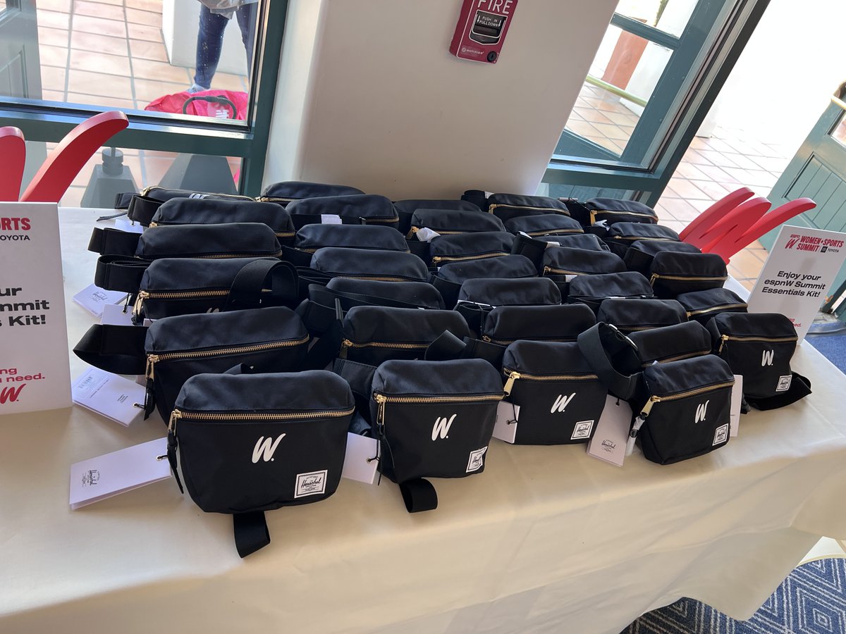 . <a href="/espnW/">espnW</a> Summit Gifting Suite, highlighted by this beautiful idea to send Brittney Griner letters… ❤️
