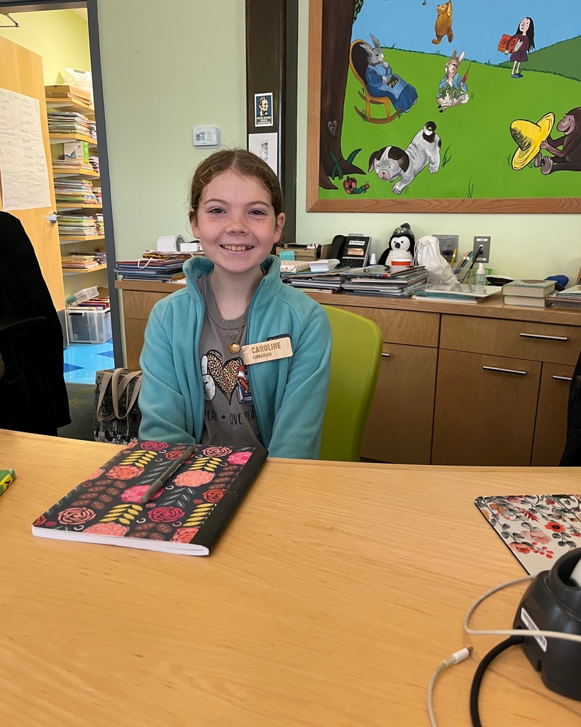 InlySchool's tweet photo. #InlyUpperElementary student Caroline had a special morning as Librarian for the day! 📚 

She read to #InlyChildrensHouse students and helped #InlyLowerElementary students pick out books ✨

#InlySchool #InlyMontessori #InlyPreKto8 https://t.co/Pz7ccWK57i
