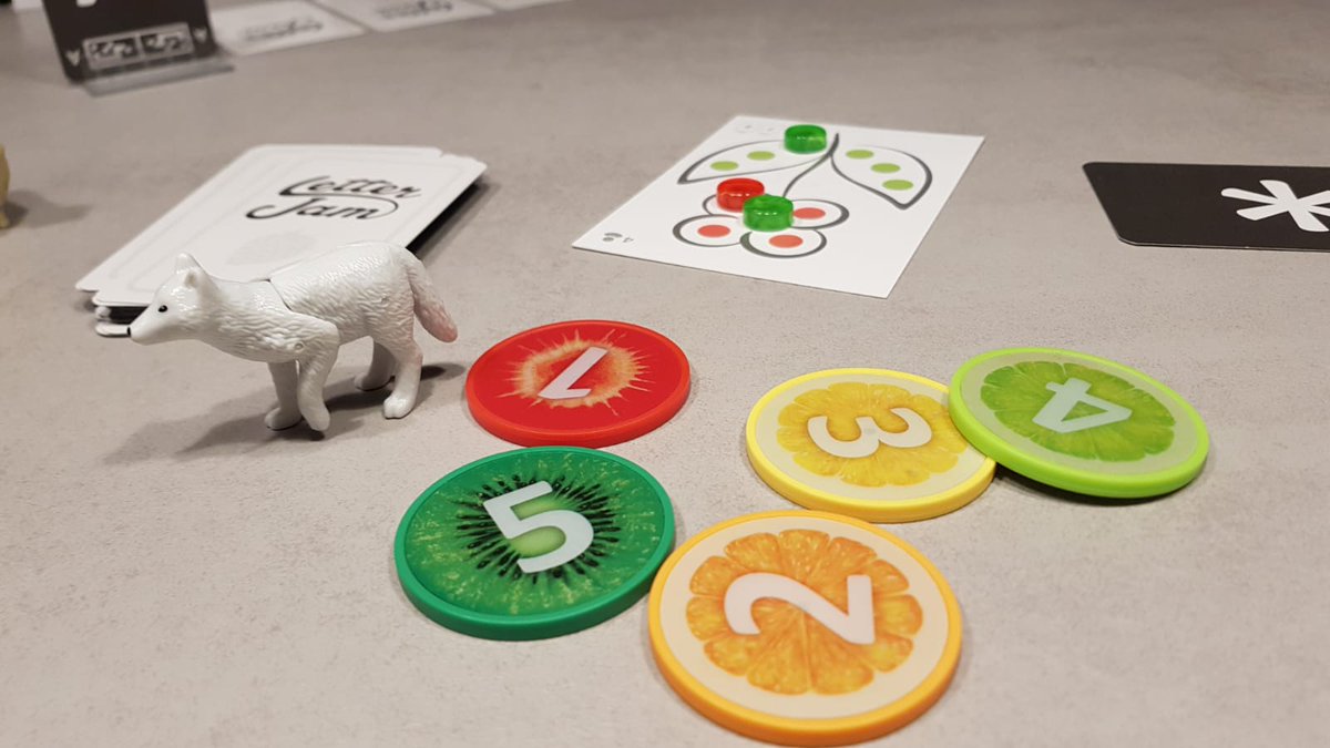 Sibi30015224's tweet photo. Gestern nach langer Zeit mal wieder #LetterJam gespielt. Fast vergessen wie spassig das ist. Kam bei den Mit(wenig)spielern so gut an, dass wir gleich noch ne zweite Runde spielten. ๐ https://t.co/B9RiqgyV6O