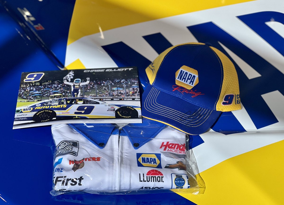 🚨GIVEAWAY TIME🚨 Retweet and like this post for your chance to win a signed @chaseelliott x @NAPARacing hat, crew shirt and hero card. The winner will be chosen and DM'd on Thursday 11/3. No purchase necessary.