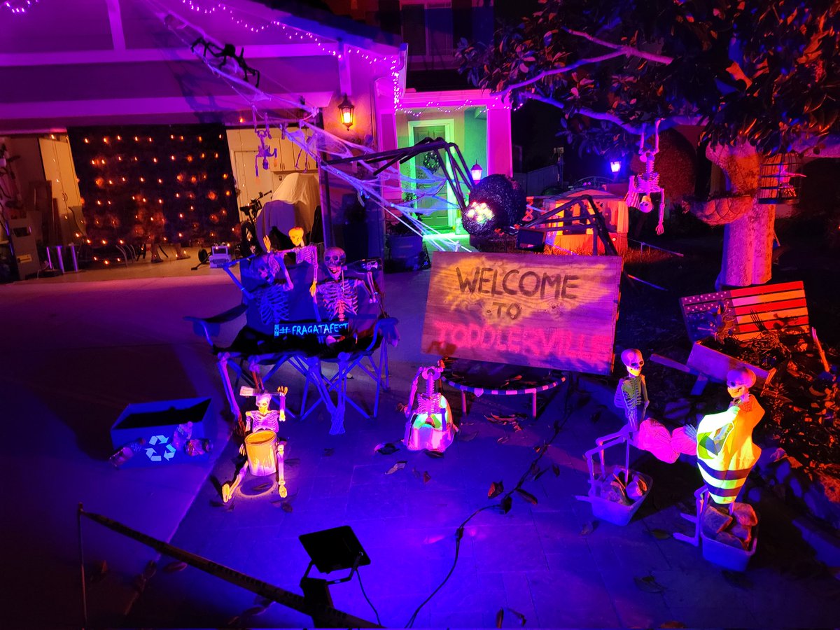 shapirowned's tweet image. We just moved into our new house last Saturday and this was the scene for Halloween last night. Not pictured is the Haunted House directly across the street that had a line going four houses down, or the 1150 pieces of candy that we handed out 😅

Welcome to the neighborhood!