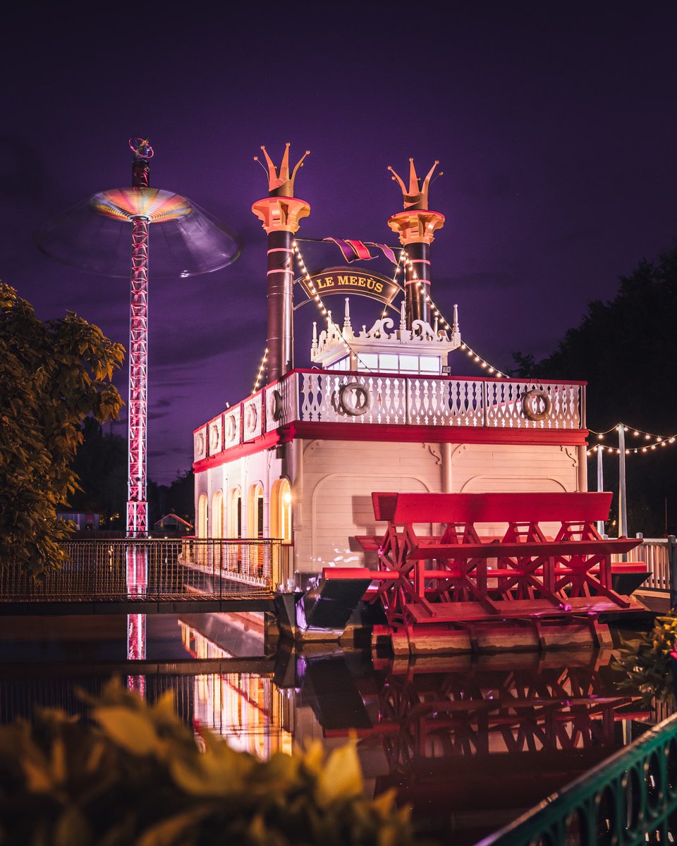 N'est-il pas magnifique le parc de nuit ? 😍 

Avec le passage à l’heure d’hiver la nuit tombe plus tôt … On espère que vous appréciez l’éclairage architectural 🙃

Partagez-nous vos plus beaux souvenirs de votre visite en identifiant #WalibiRA 🎢 

#Walibi #ThemePark