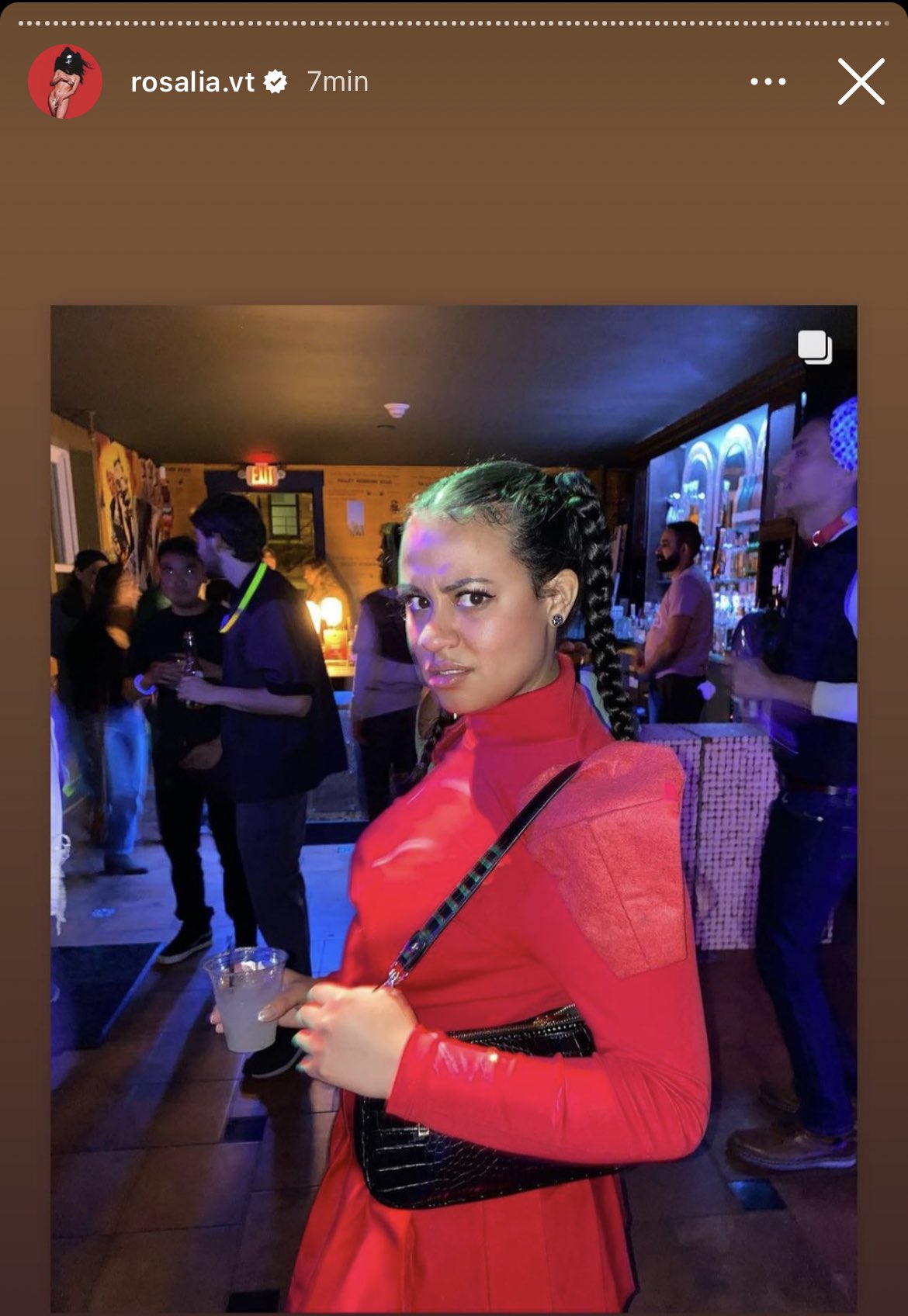 rosalia-fonts-on-twitter-que-hace-rosalia-subiendo-a-ana-j-lia