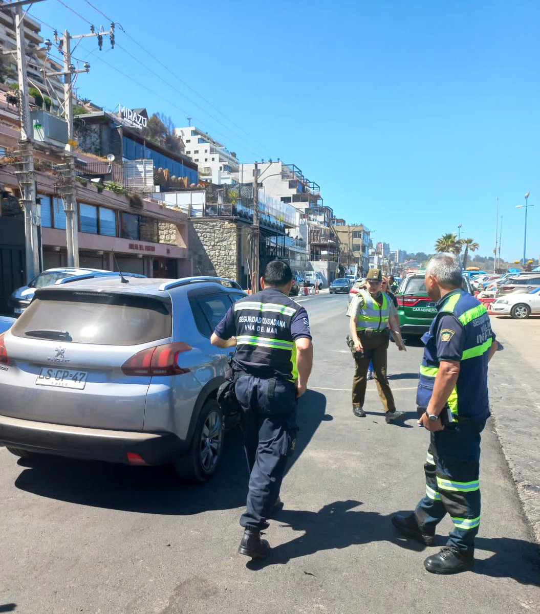 vinadelmar's tweet photo. Durante este fin de semana largo, los equipos municipales de Seguridad Publica han estado activamente realizando fiscalizaciones.
Cuidar y respetar los espacio públicos, es vital para disfrutar de nuestra hermosa ciudad. 
Evita multas o infracciones ⚠️ https://t.co/HW164EFxbj