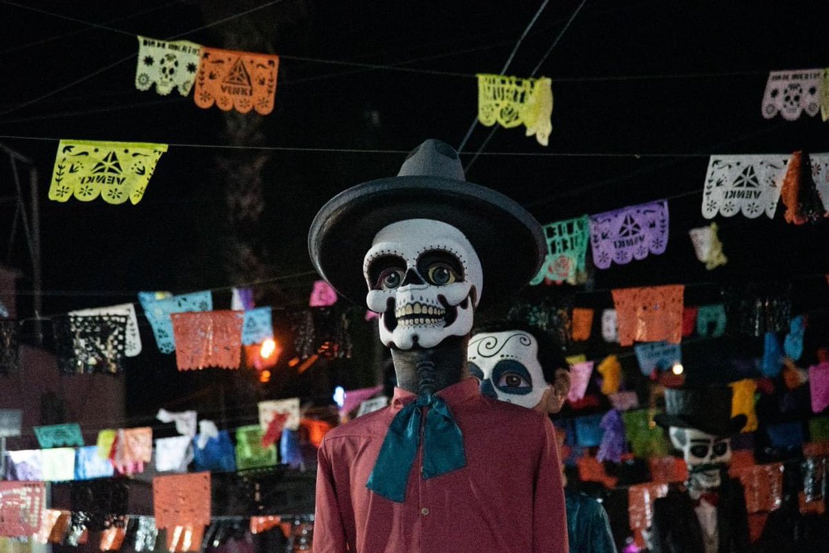 TereJimenezE's tweet photo. RECORRIDO DE GIGANTES EN EL CENTRO HISTÓRICO DE AGUASCALIENTES 

¿Ya viste los Gigantes recorriendo el centro de la ciudad? No te pierdas todas las actividades del Festival Cultural de Calaveras 2022 #ViveLaCatrina.

#ElGiganteDeMéxico https://t.co/bBwwLgiNAU